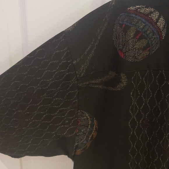 Japanese Temari Collared Button-Down Linen Shirt - Picture 4 of 9